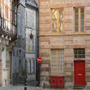 https://appartement-de-charme-plein-coeur-de-moulins.hotels-rhonealpes.com